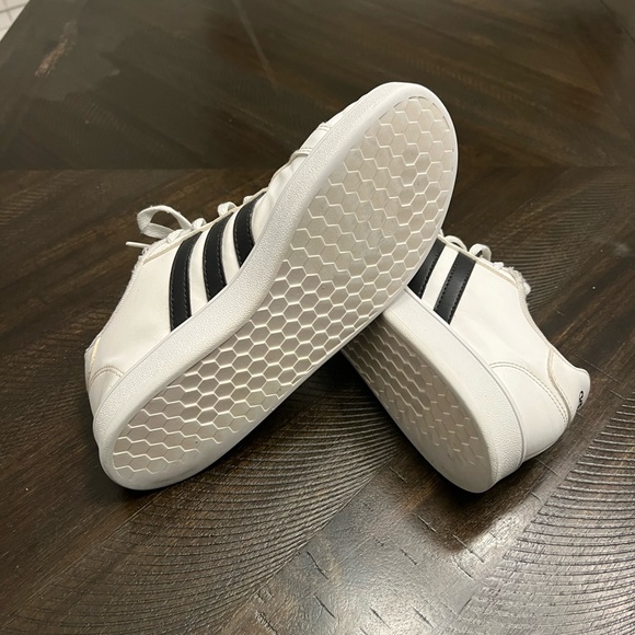 Adidas- USA size 5.5 - Picture 2 of 8